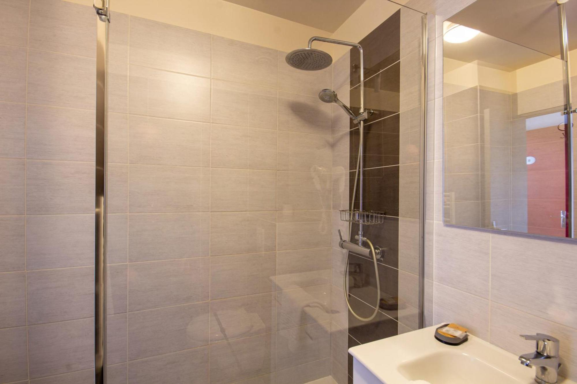 Cit'Hotel Le Commerce Saujon Ngoại thất bức ảnh